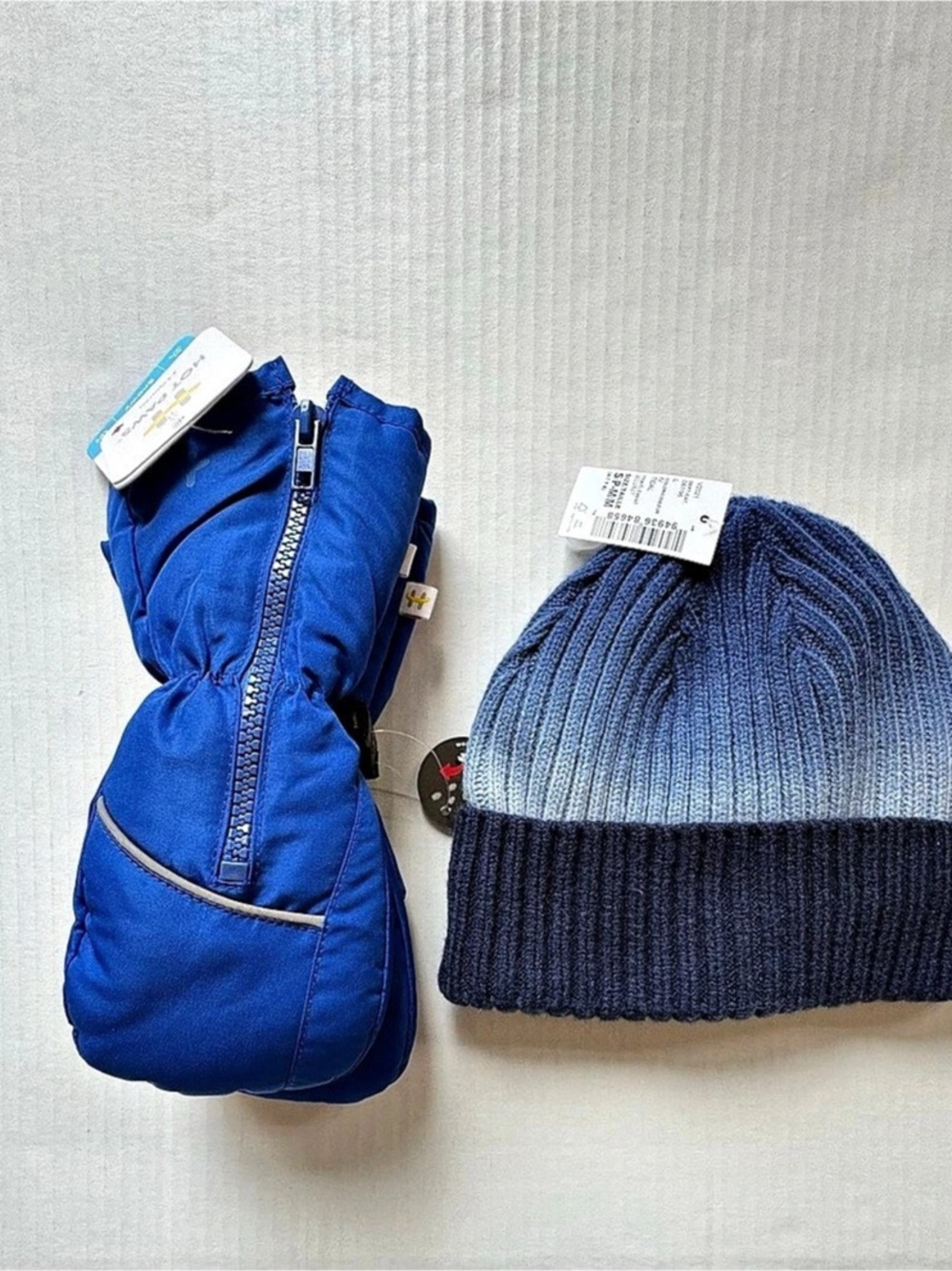 NWT Mittens & Hat Bundle 4-6 Years